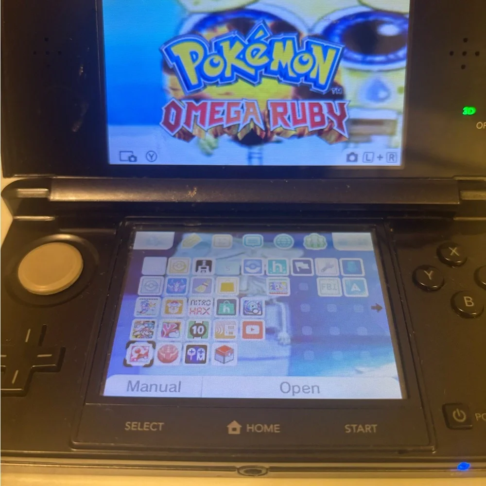 Nintendo 3DS in Black with Stylus and Charger